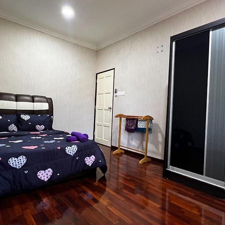 Yb Guest House 4 Bilik 5 Katil Chukai Luaran gambar