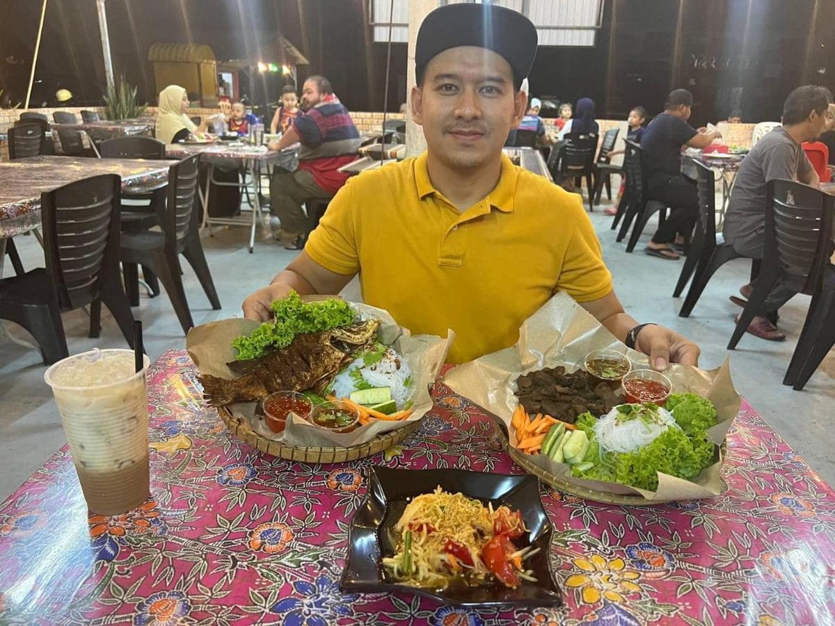 Yb Guest House 4 Bilik 5 Katil Chukai Luaran gambar
