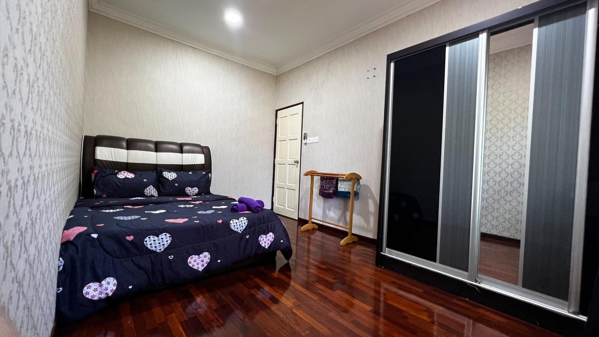 Yb Guest House 4 Bilik 5 Katil Chukai Luaran gambar
