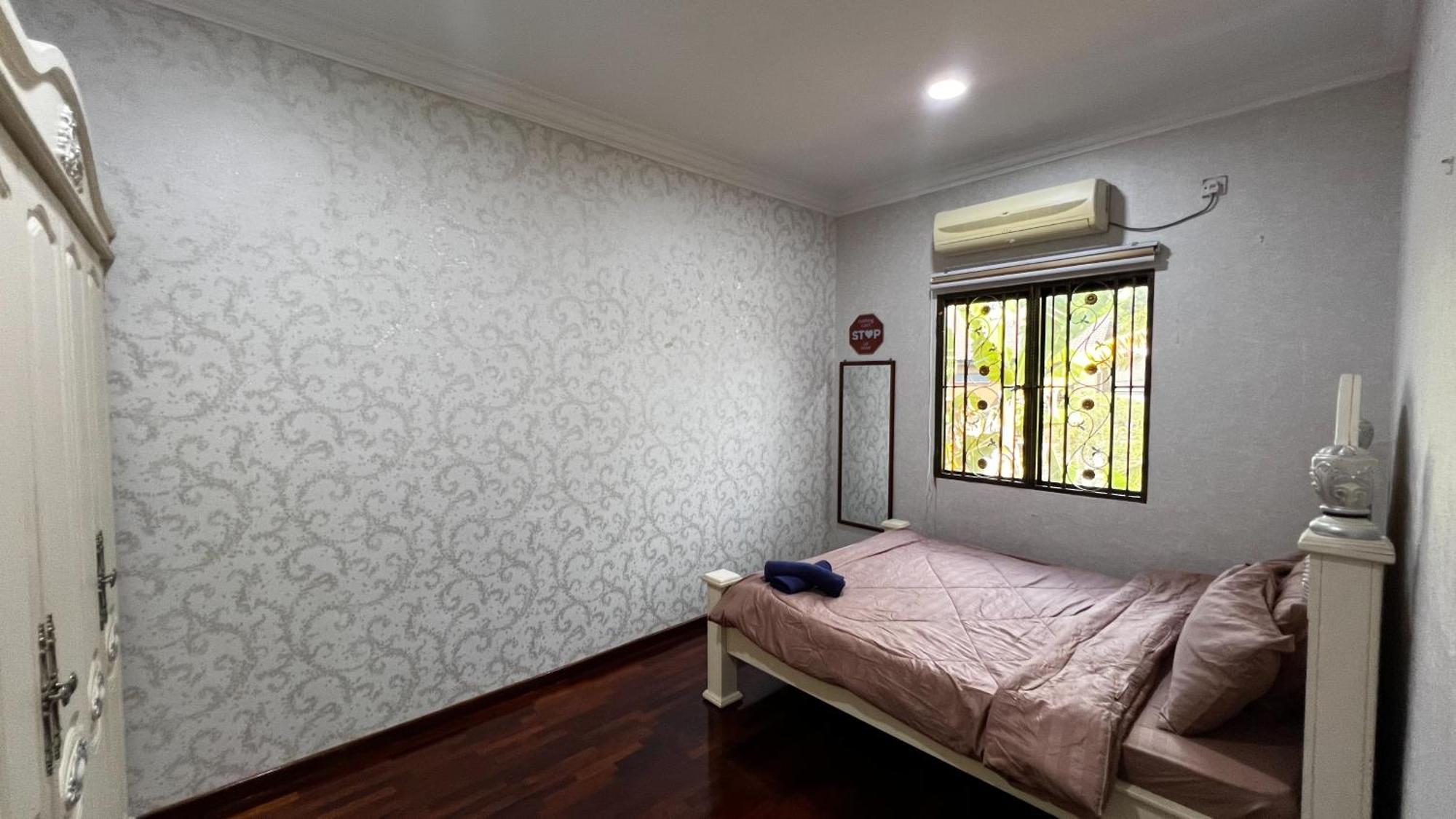 Yb Guest House 4 Bilik 5 Katil Chukai Luaran gambar