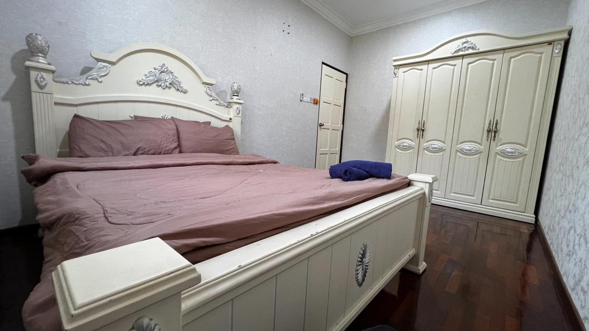 Yb Guest House 4 Bilik 5 Katil Chukai Luaran gambar