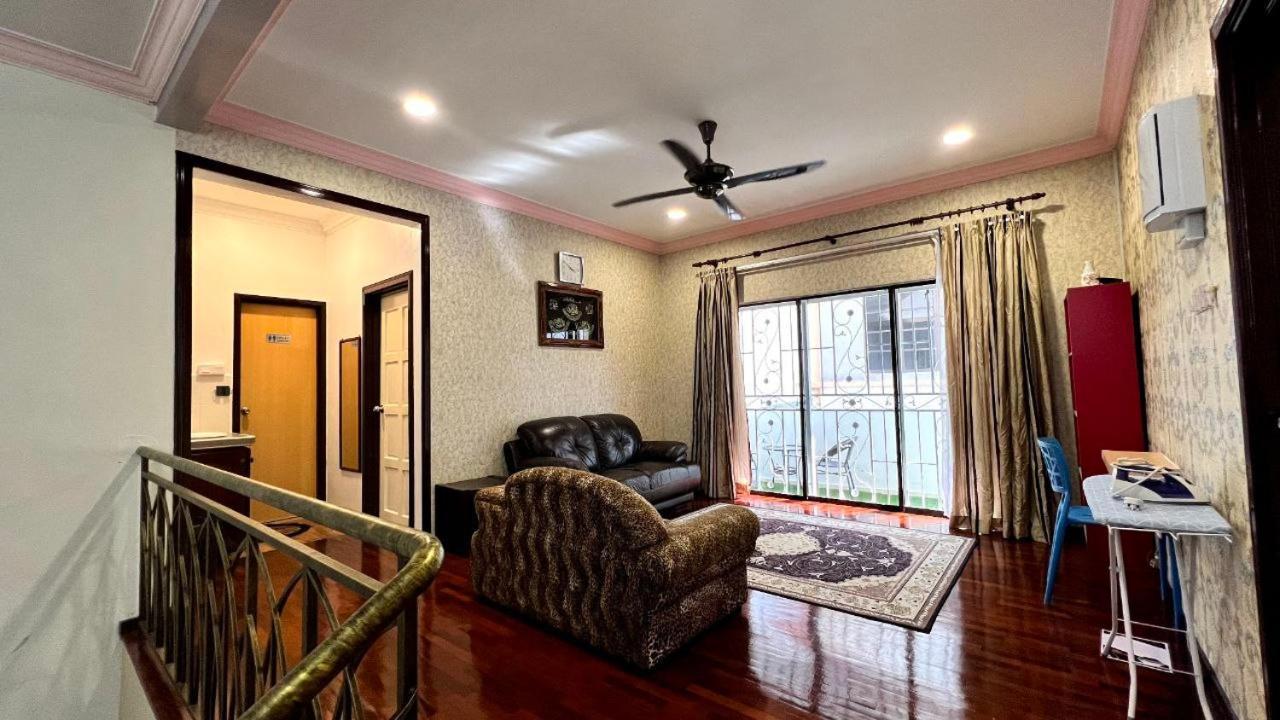 Yb Guest House 4 Bilik 5 Katil Chukai Luaran gambar
