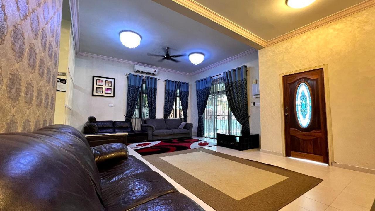 Yb Guest House 4 Bilik 5 Katil Chukai Luaran gambar