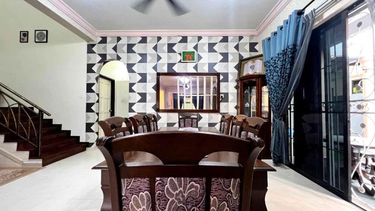 Yb Guest House 4 Bilik 5 Katil Chukai Luaran gambar