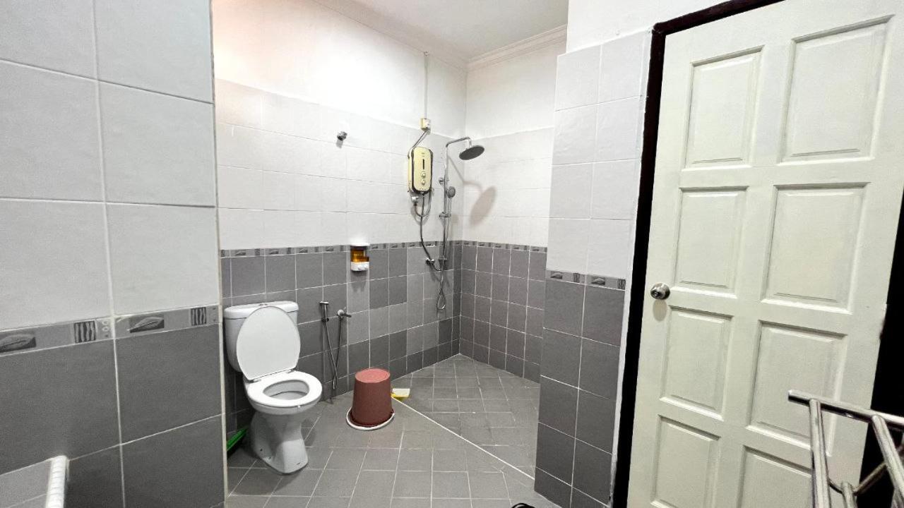 Yb Guest House 4 Bilik 5 Katil Chukai Luaran gambar