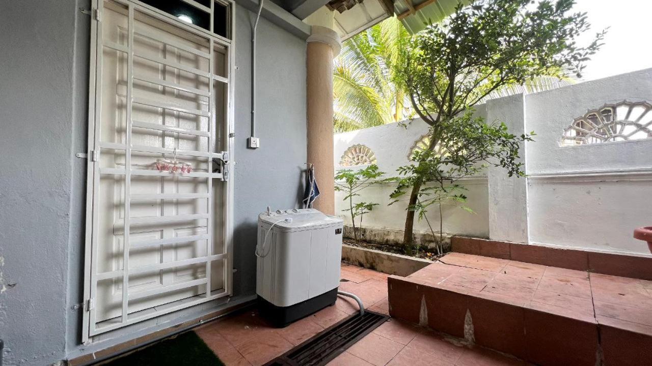 Yb Guest House 4 Bilik 5 Katil Chukai Luaran gambar