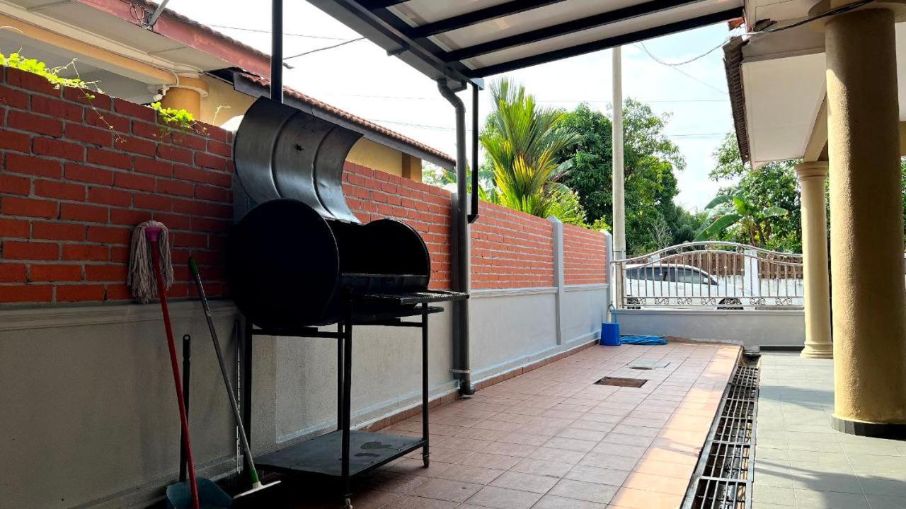 Yb Guest House 4 Bilik 5 Katil Chukai Luaran gambar