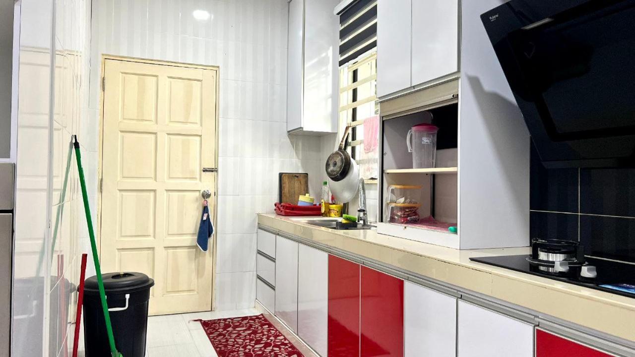 Yb Guest House 4 Bilik 5 Katil Chukai Luaran gambar