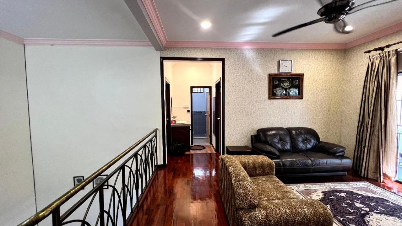 Yb Guest House 4 Bilik 5 Katil Chukai Luaran gambar