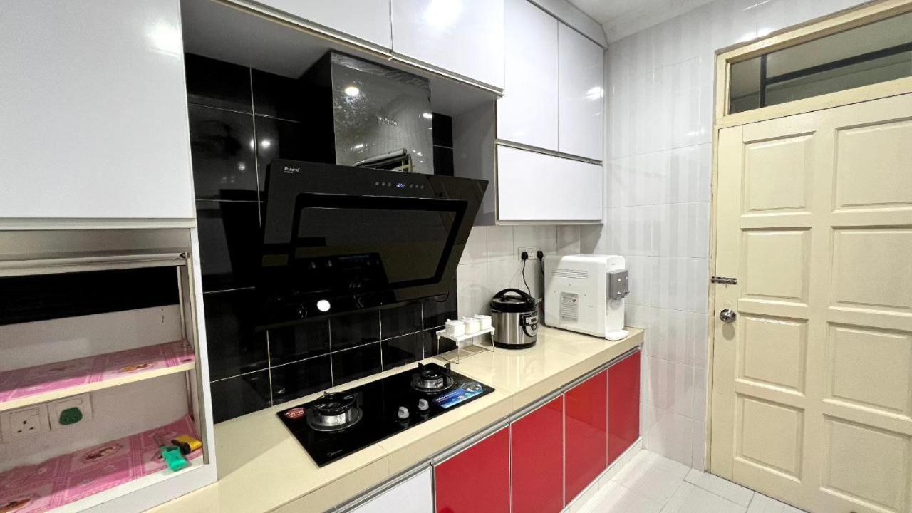 Yb Guest House 4 Bilik 5 Katil Chukai Luaran gambar